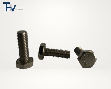 Ba bu lông lục giác (hex head bolts) bằng thép không gỉ của THV Fasteners, thể hiện rõ các góc cạnh và đường ren sắc nét.