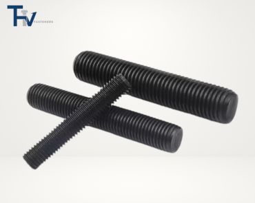 Các thanh ty ren (threaded rod) bằng thép carbon màu đen cường độ cao của THV Fasteners với nhiều kích thước khác nhau.