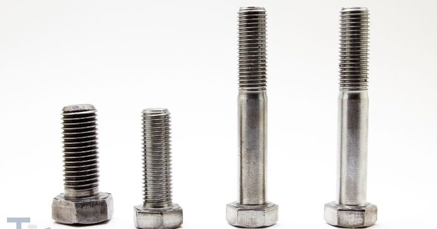 Bộ sưu tập các loại bu lông công nghiệp chất lượng cao của THV Fasteners, bao gồm bu lông lục giác, bu lông lục giác chìm, và bu lông liền long đền, được sắp xếp gọn gàng trên nền màu trắng