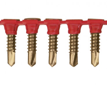 Close-up of Zinc plated self drilling screws with bugle head manufactured by THV Fasteners Vietnam